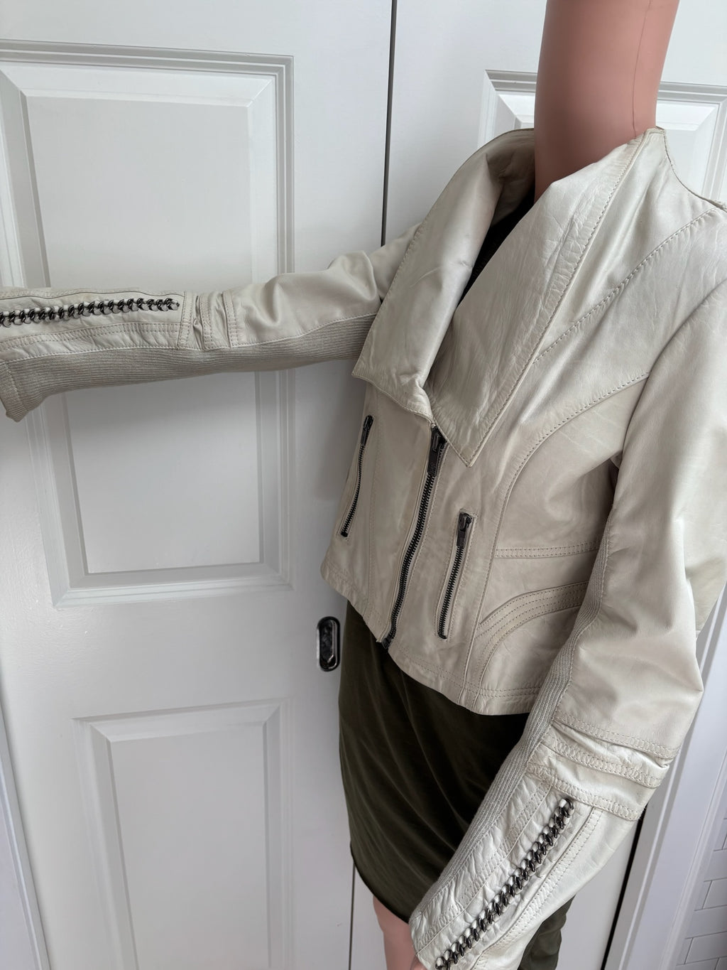 Black Rivet Cream Leather Moto Jacket — M
