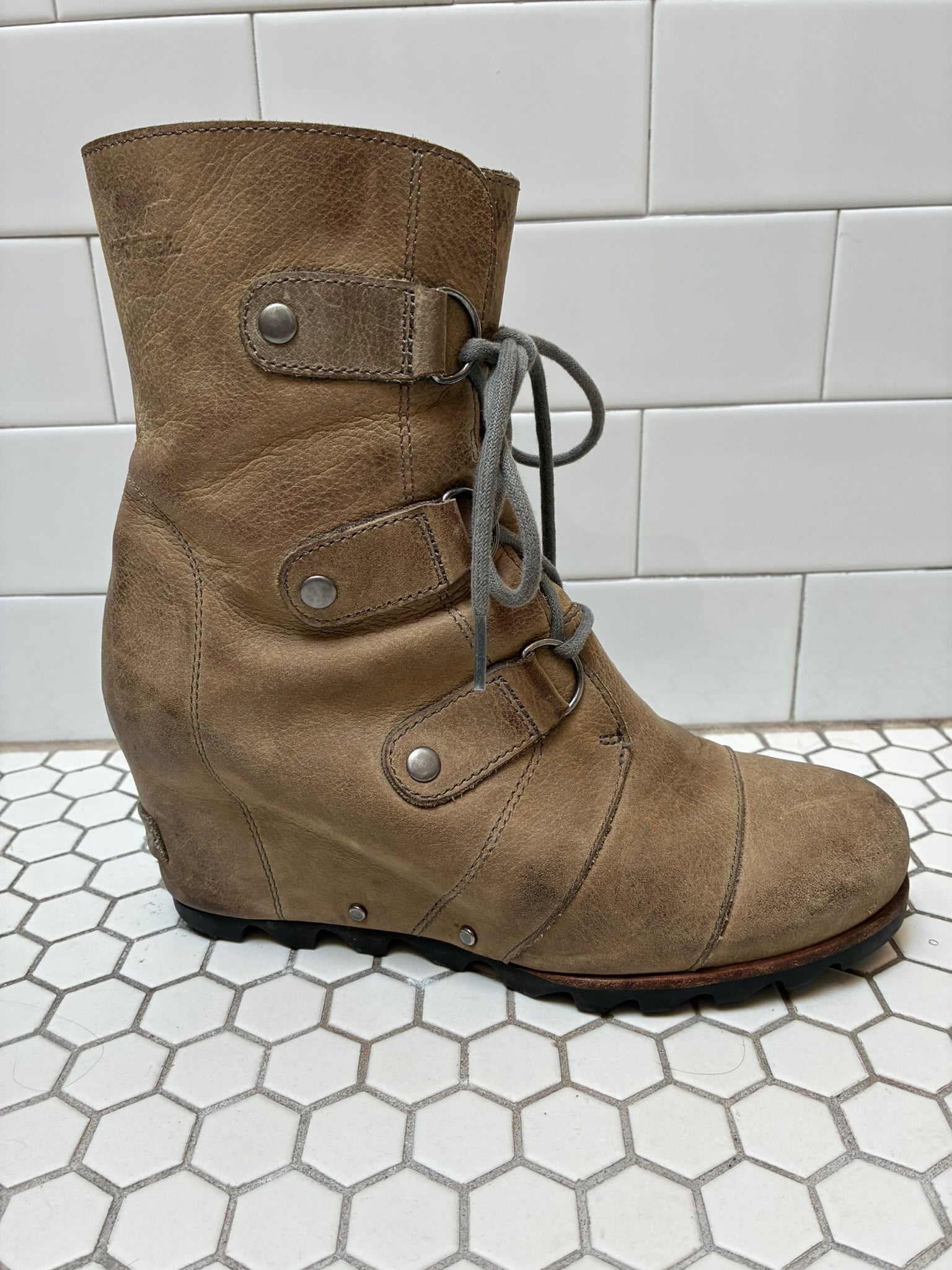 Sorel Women Joan of Arctic Boot Size 8.5 Waterproof Olive Combat Wedge Lug