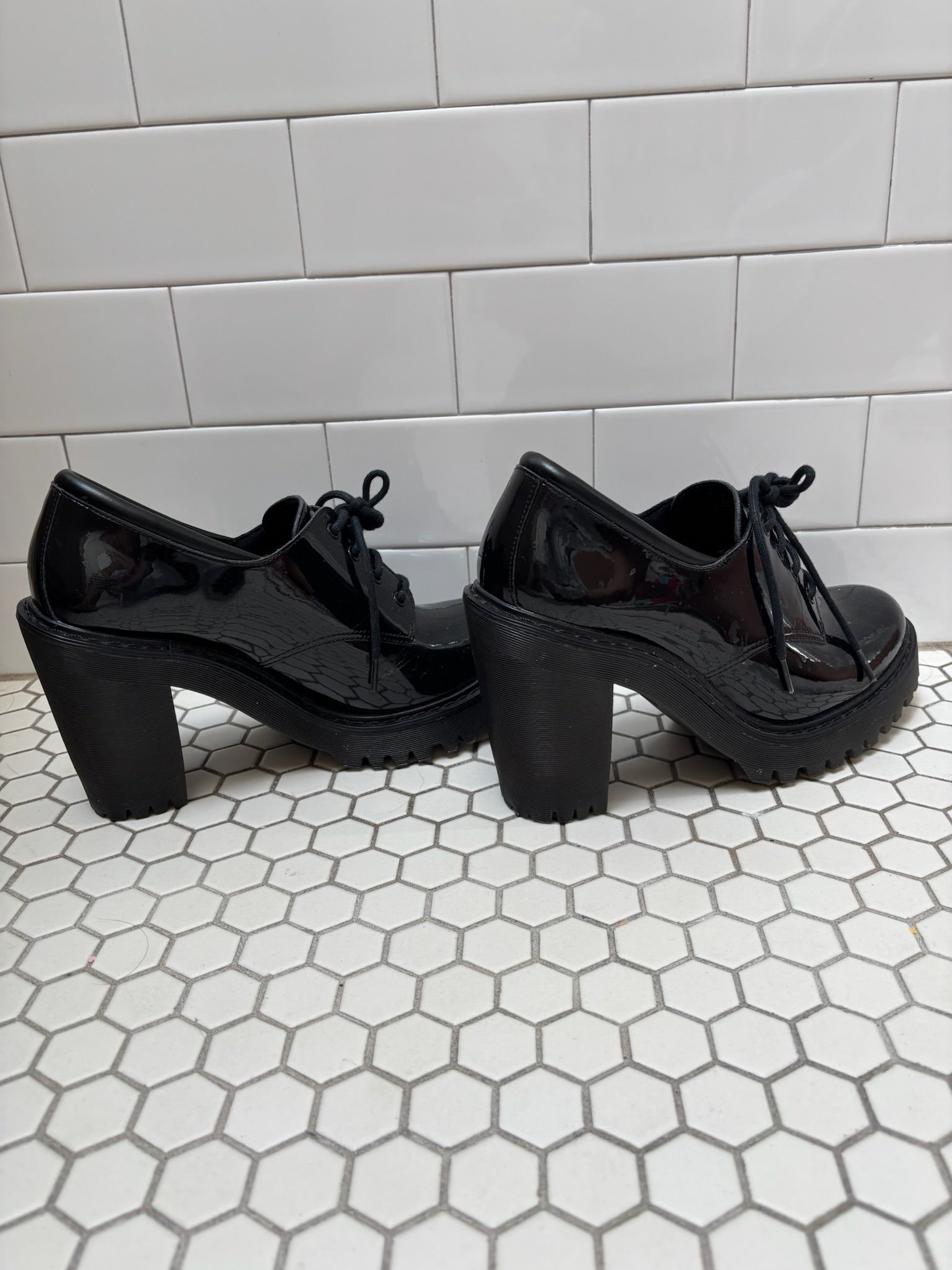 Dr. Martens Black Patent Leather Platform Heel Oxford — Size 8.5