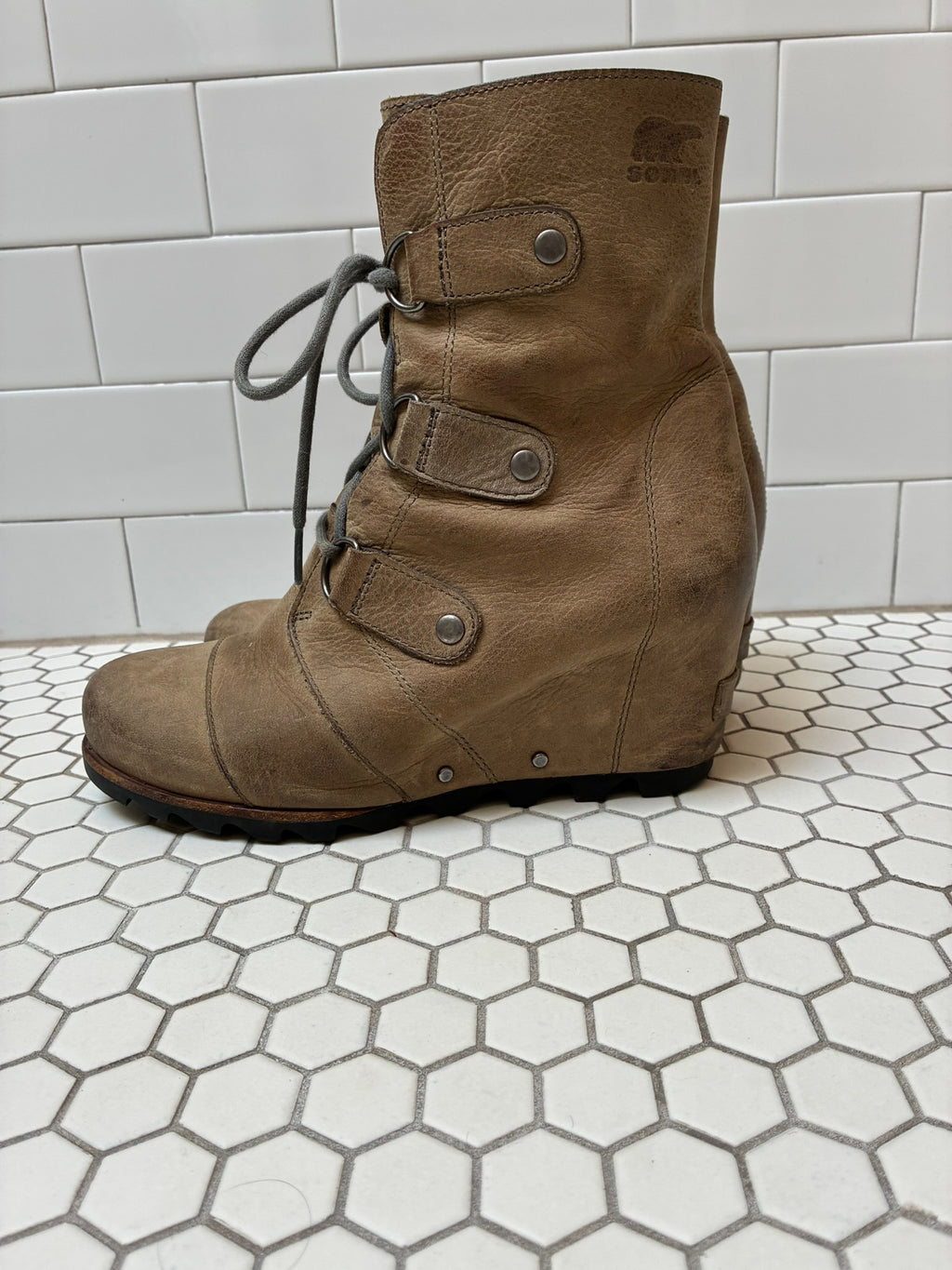Sorel Women Joan of Arctic Boot Size 8.5 Waterproof Olive Combat Wedge Lug