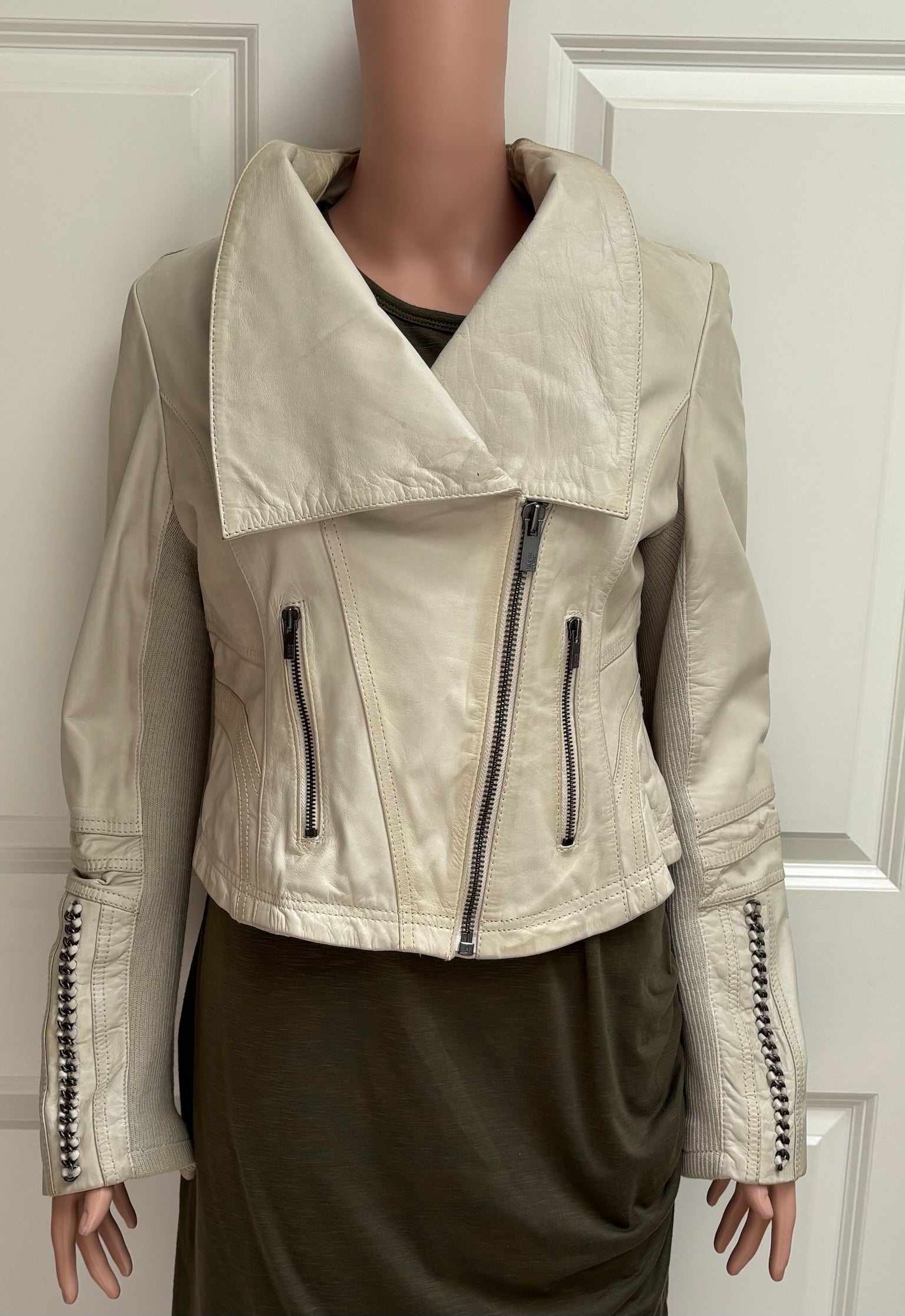 Black Rivet Cream Leather Moto Jacket — M