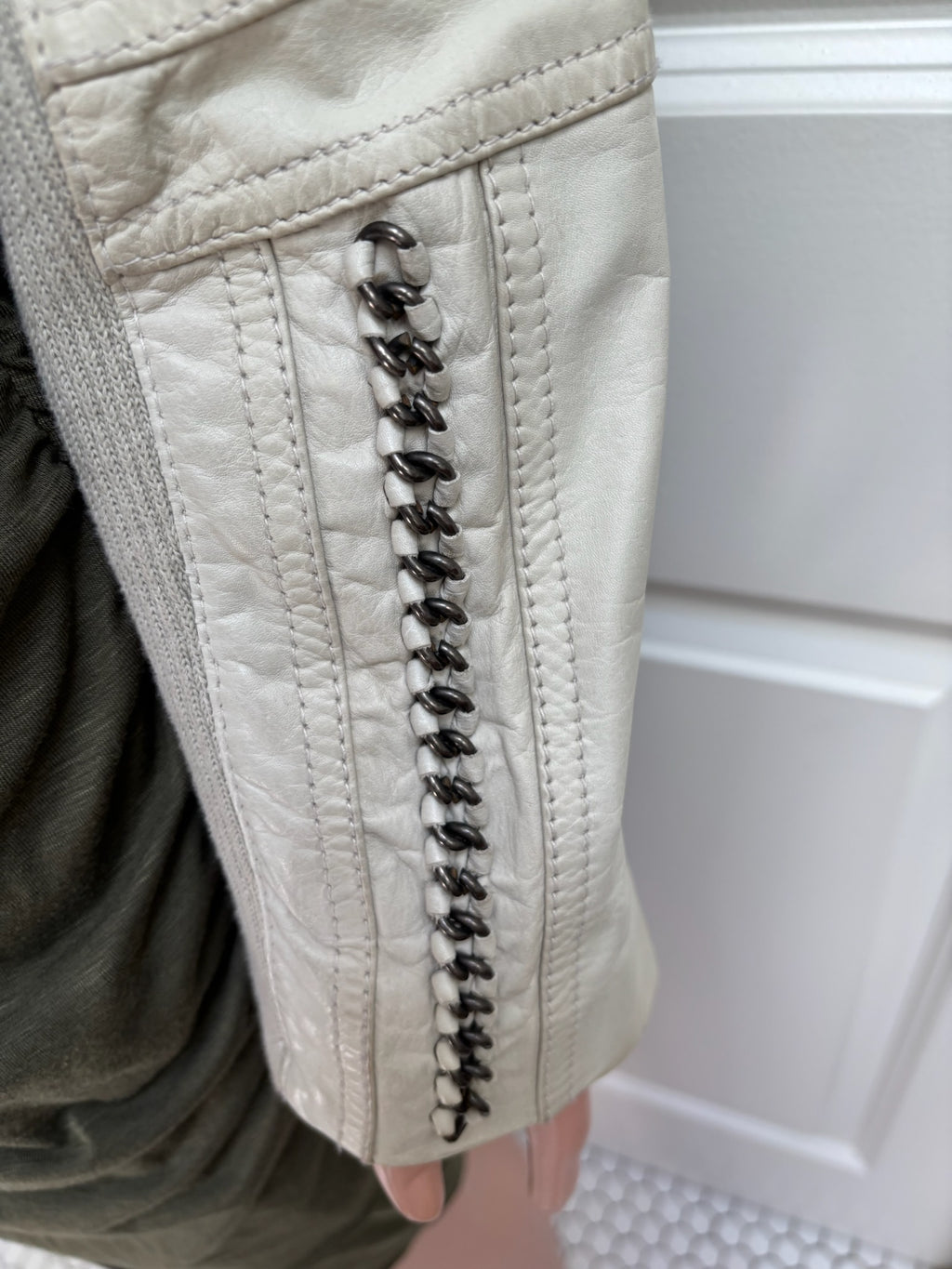 Black Rivet Cream Leather Moto Jacket — M