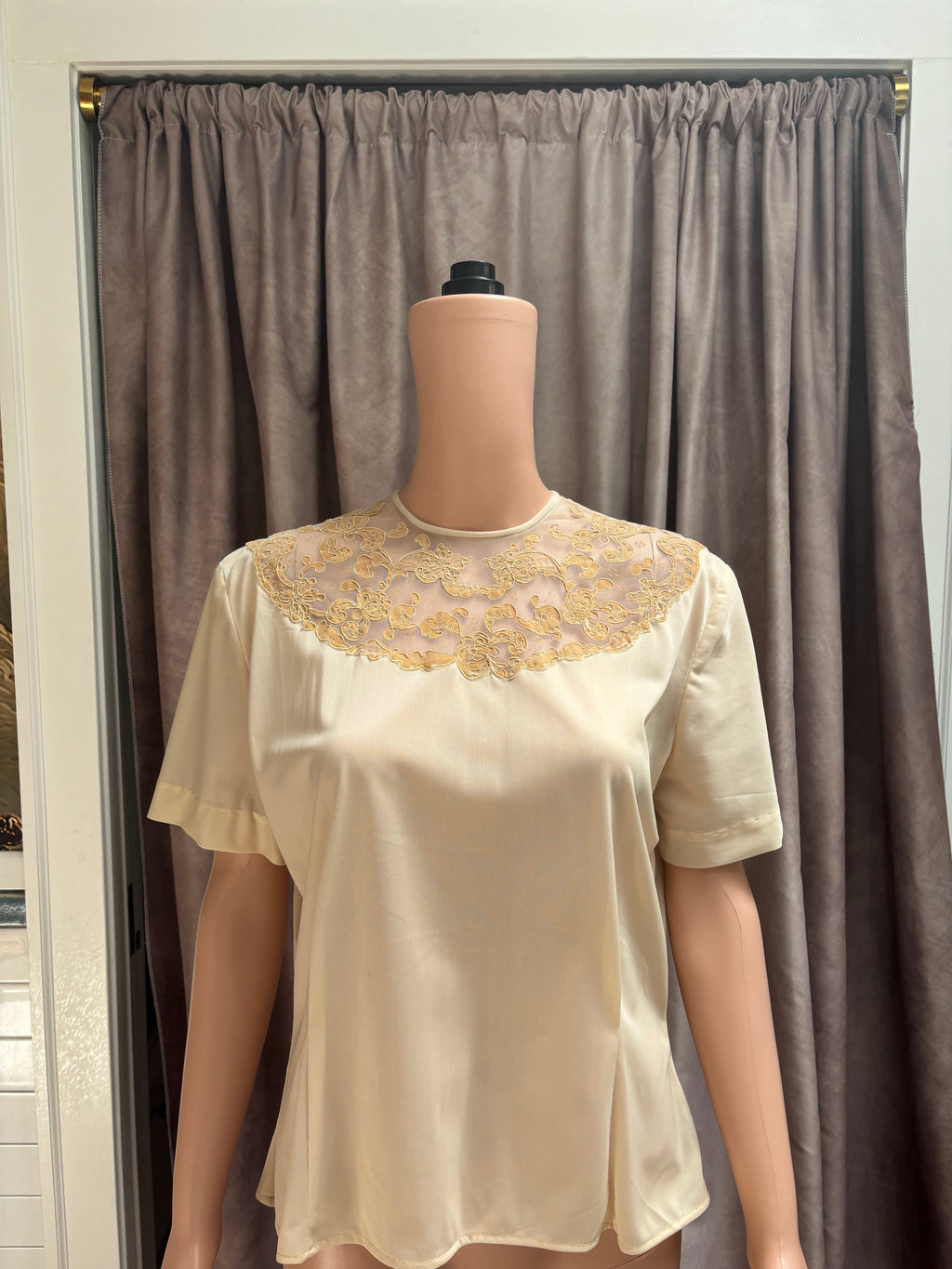 Vintage 1970s Cream Silk Polyblend Lace Detail Blouse | Back Button | Short Sleeve