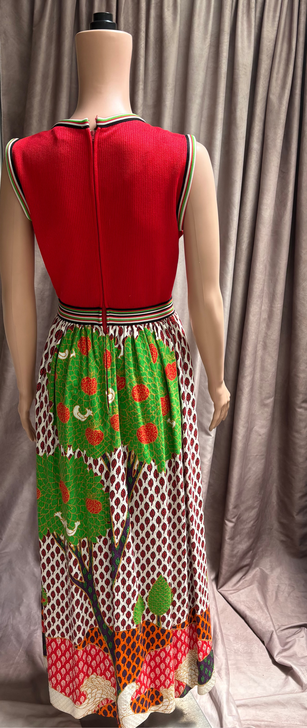 Red Sleeveless and Printed Skirt Dress | Matching Shawl |Vintage 70s