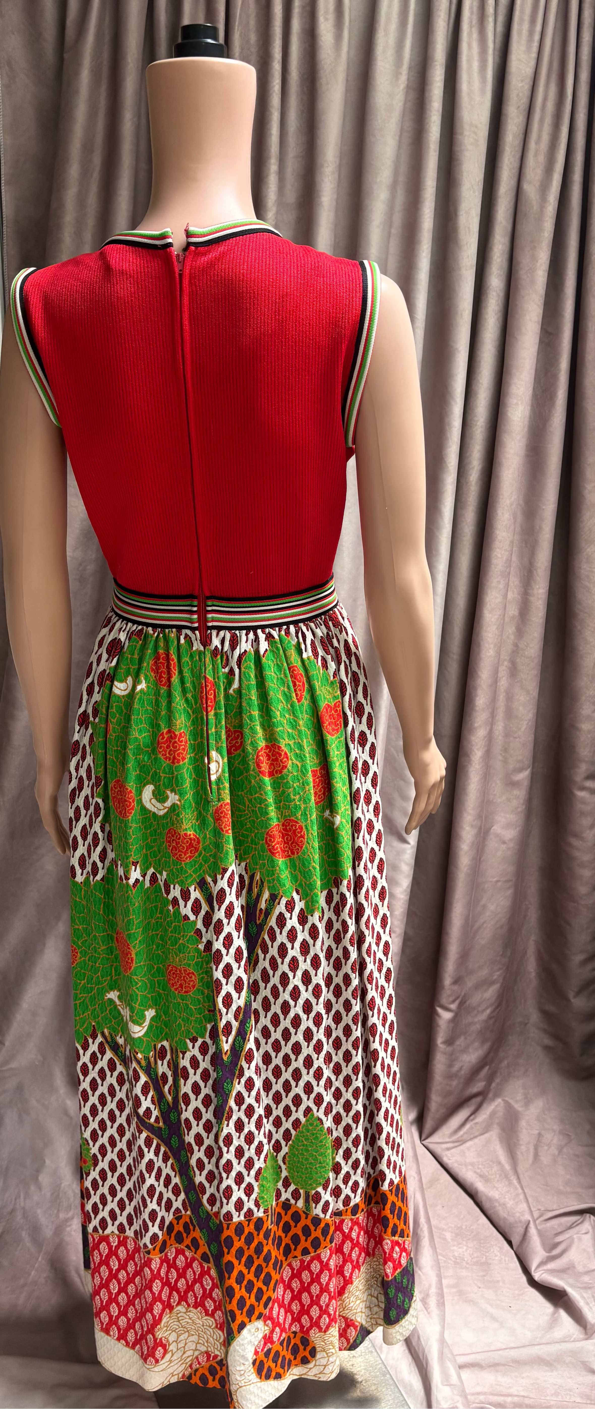 Red Sleeveless and Printed Skirt Dress | Matching Shawl |Vintage 70s