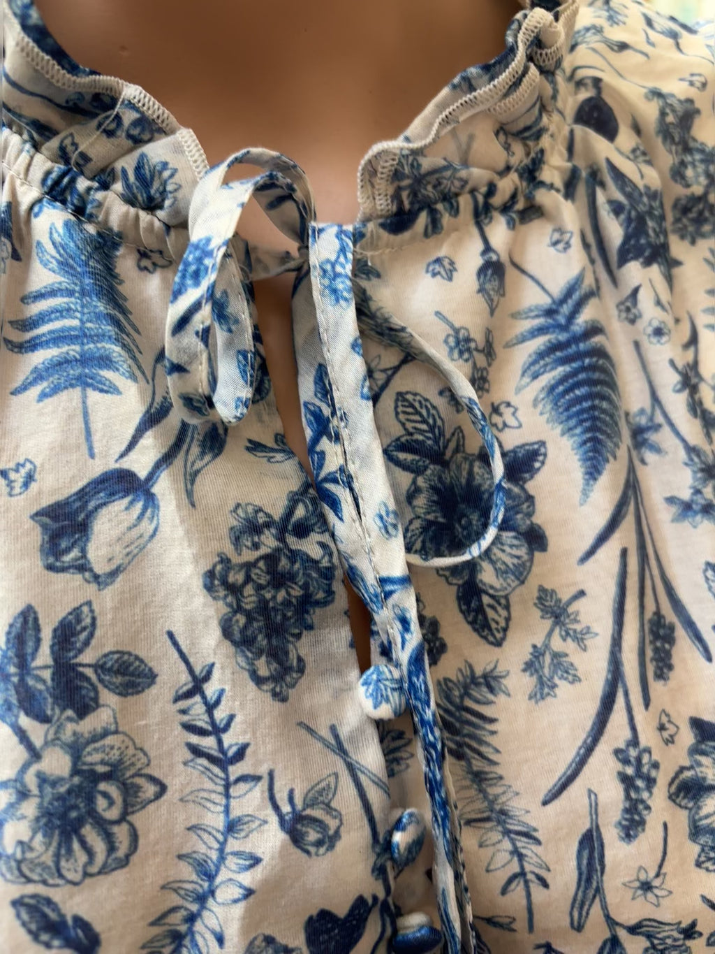Delft patterned sleeveless blouse with ruffles
